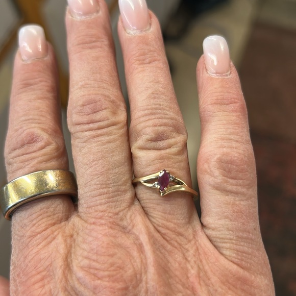 367037 10k Ruby Ring